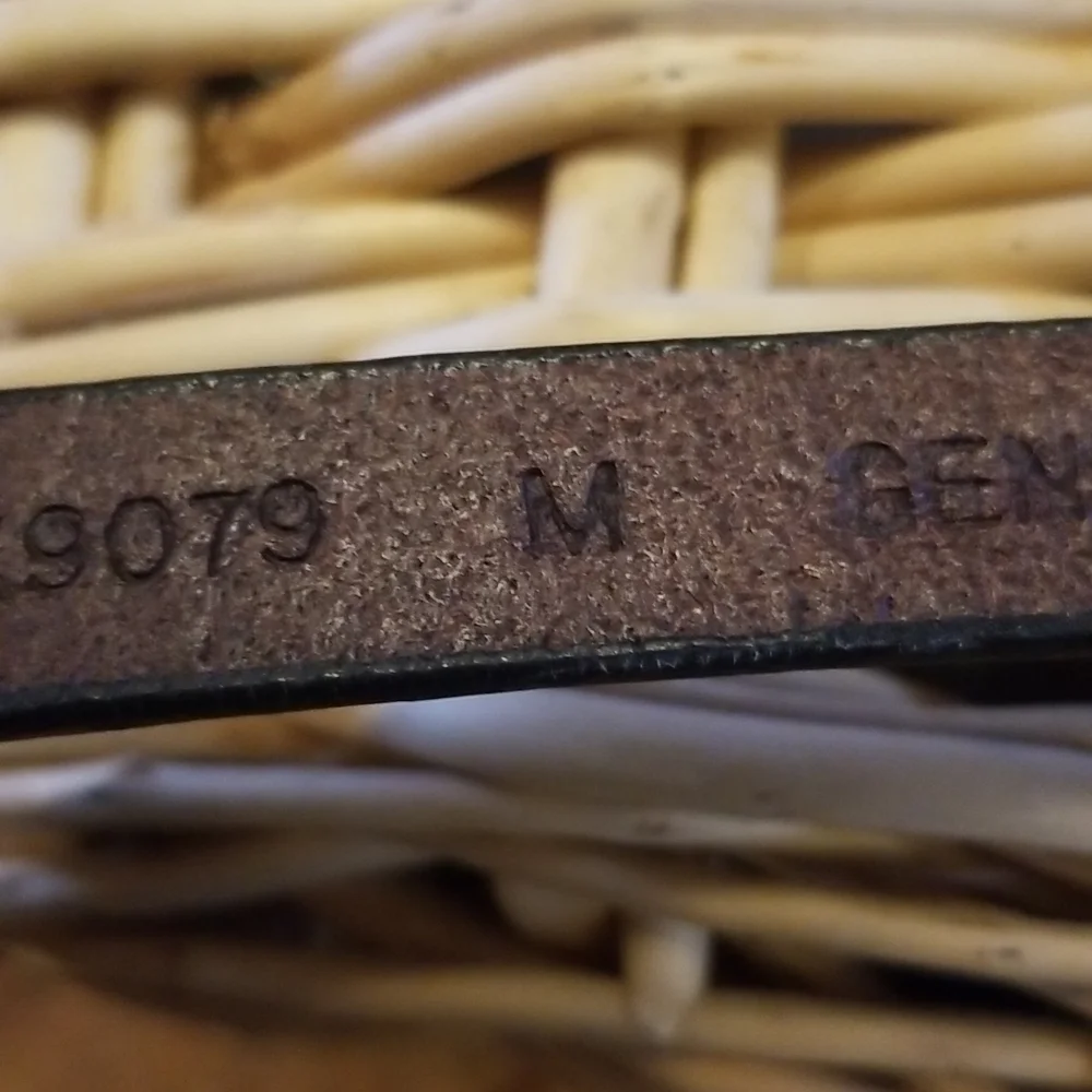 Kenneth Cole leather belt size med, unisex